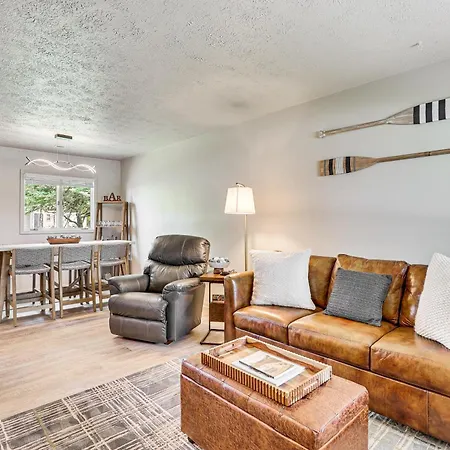 Cozy Meyers Lake Townhome Near Hall Of Fame!